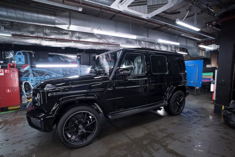 Оклейка Mercedes G-Class AMG 63 пленкой SafeX One Plus